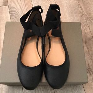 Never been worn Mossimo Flats!